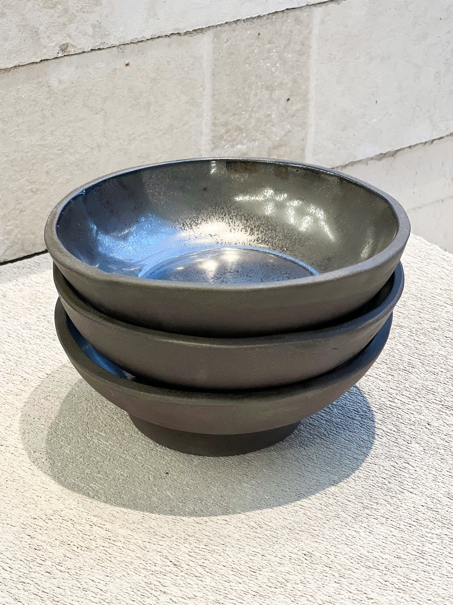 Maza metāliska bļoda