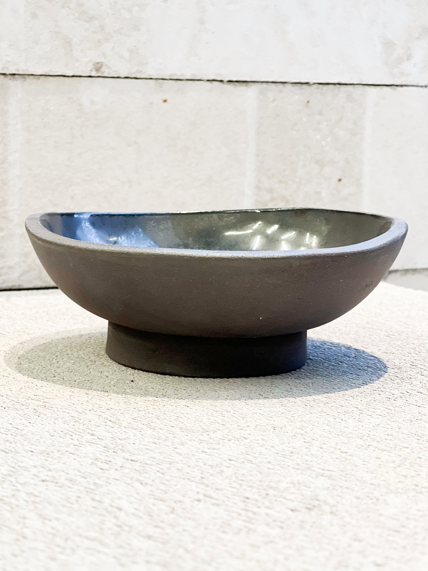 Maza metāliska bļoda