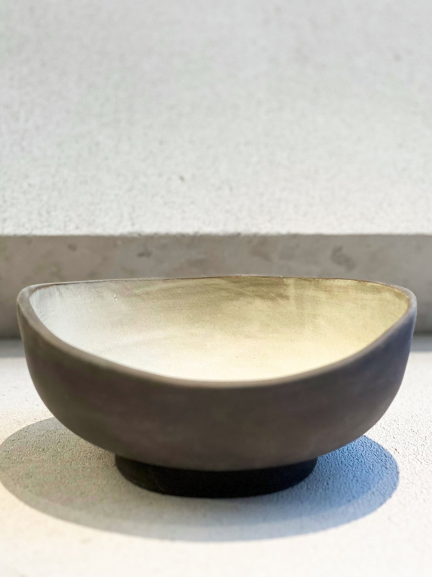 Bļoda ar liektu malu