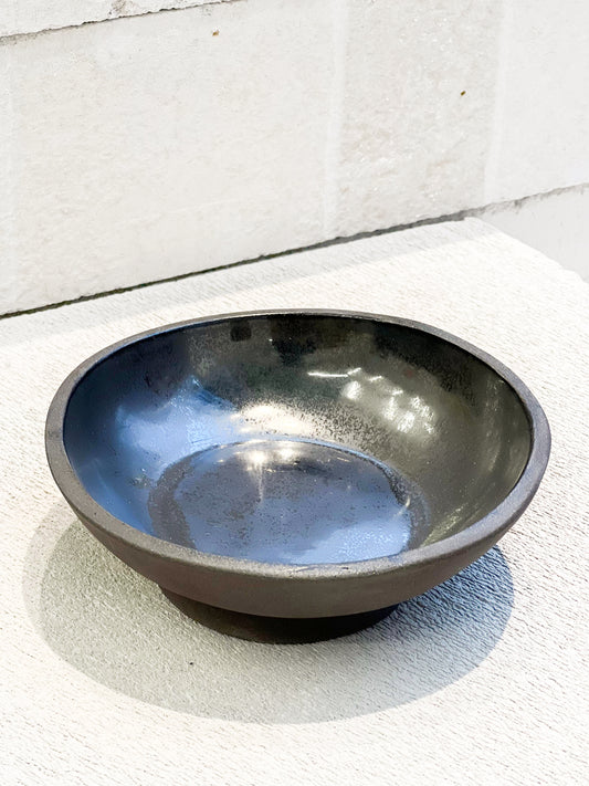 Maza metāliska bļoda